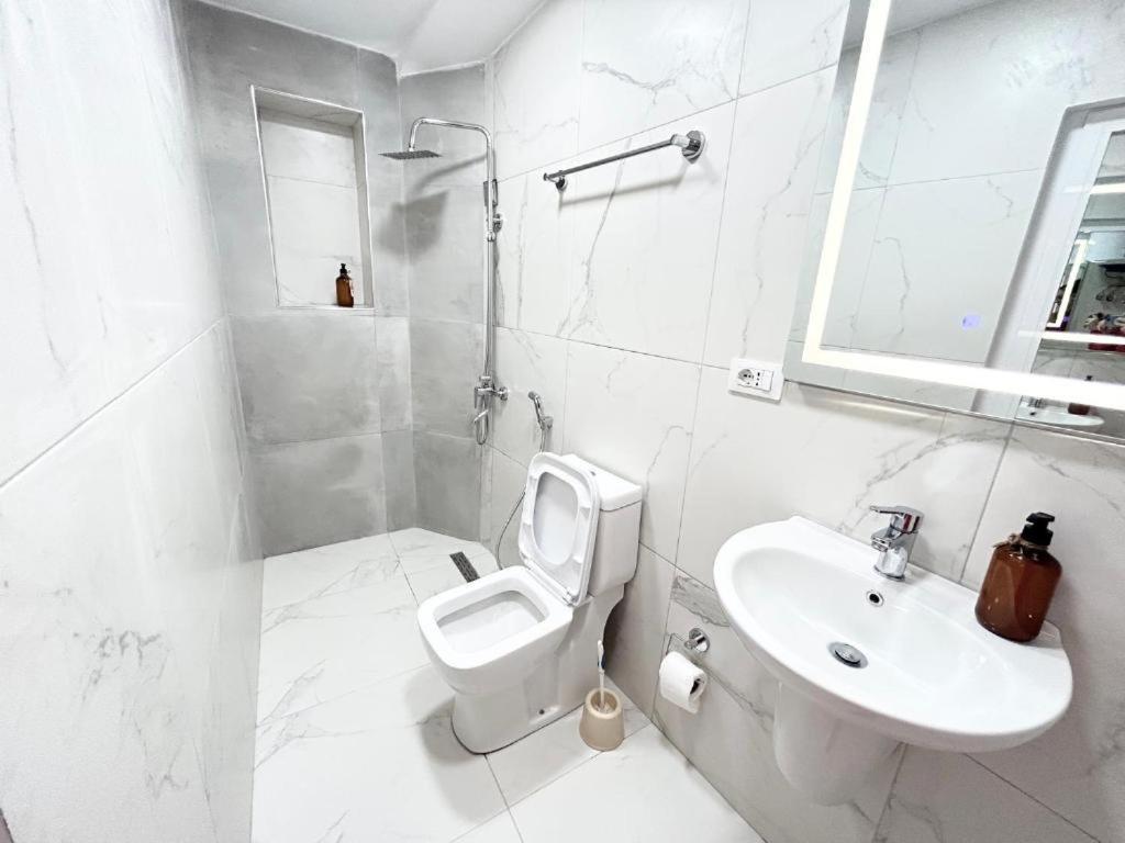 Tirana Inn Hotel מראה חיצוני תמונה