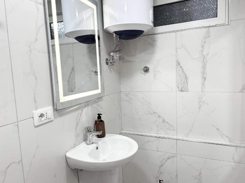 Tirana Inn Hotel מראה חיצוני תמונה